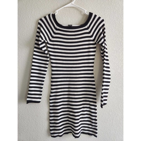 Wet Seal Dresses & Skirts - Wet Seal Womens Sz M Mini Dress Black White Striped Ribbed Long Sleeve Y2K